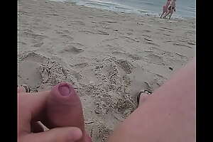 Detect flash for girls on the beach