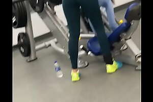 descry through leggings gym