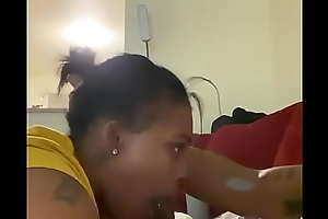 Ebony Housewife treats her scrimp with her magical mouth