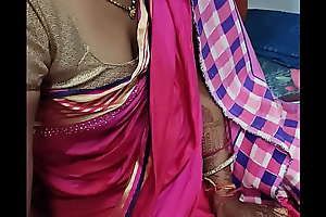 Newly married hot bhabhi cleavage showing validation her first night.